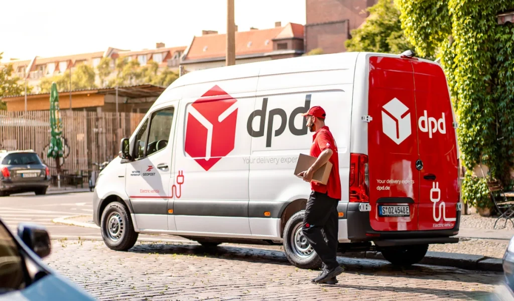 Ghid pentru urmărirea coletului DPD – introdu codul AWB și vezi în timp real unde se află