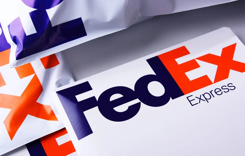 Află cum să urmărești pas cu pas un colet FedEx folosind codul AWB